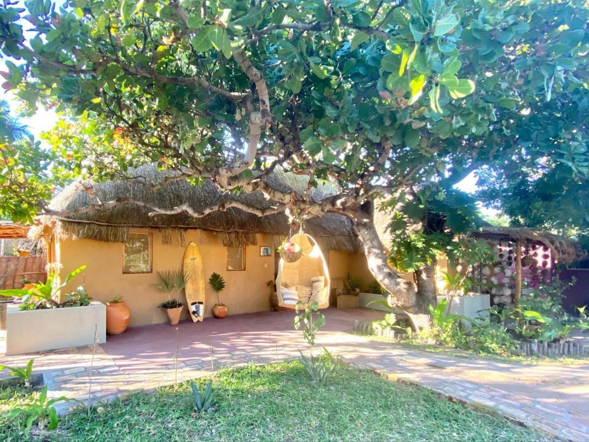 Mozambeat Motel Tofo Екстер'єр фото