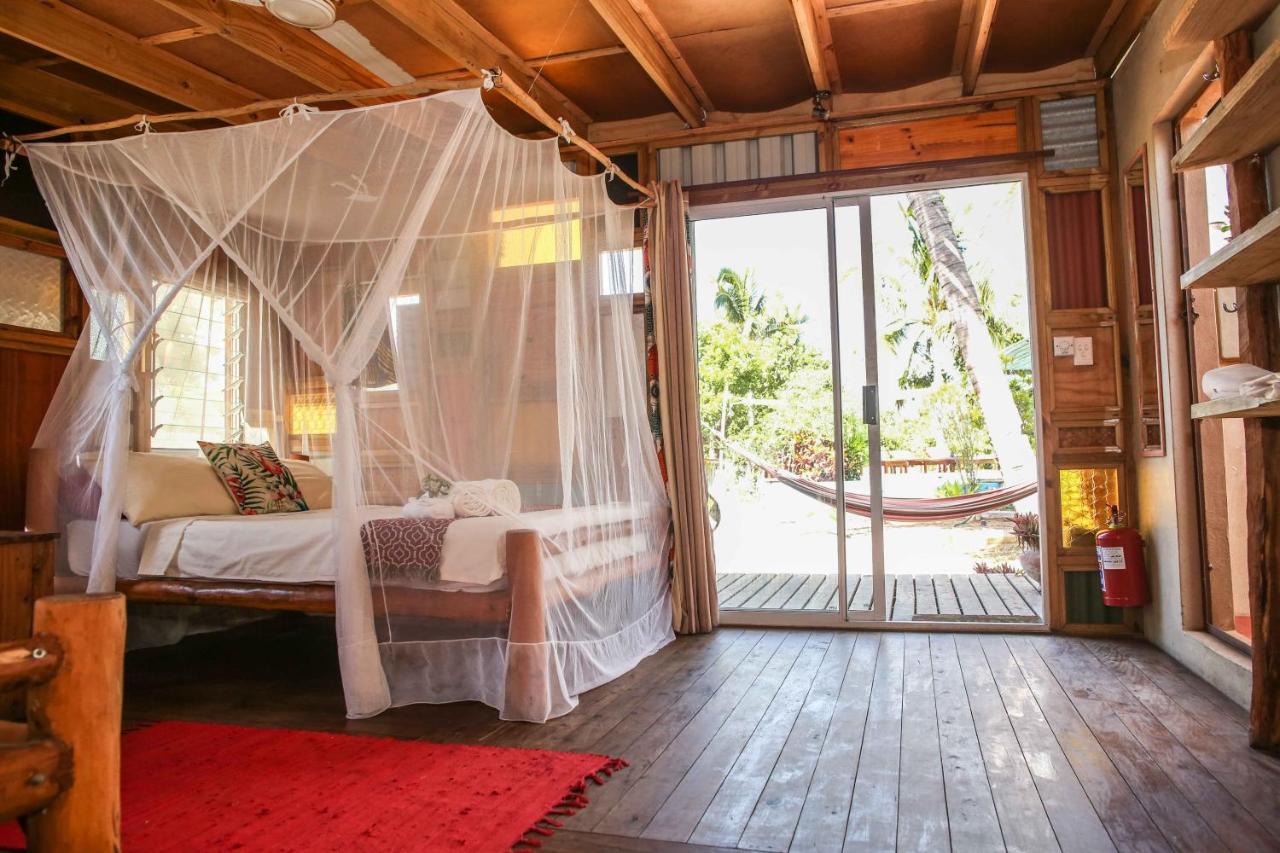 Mozambeat Motel Tofo Екстер'єр фото